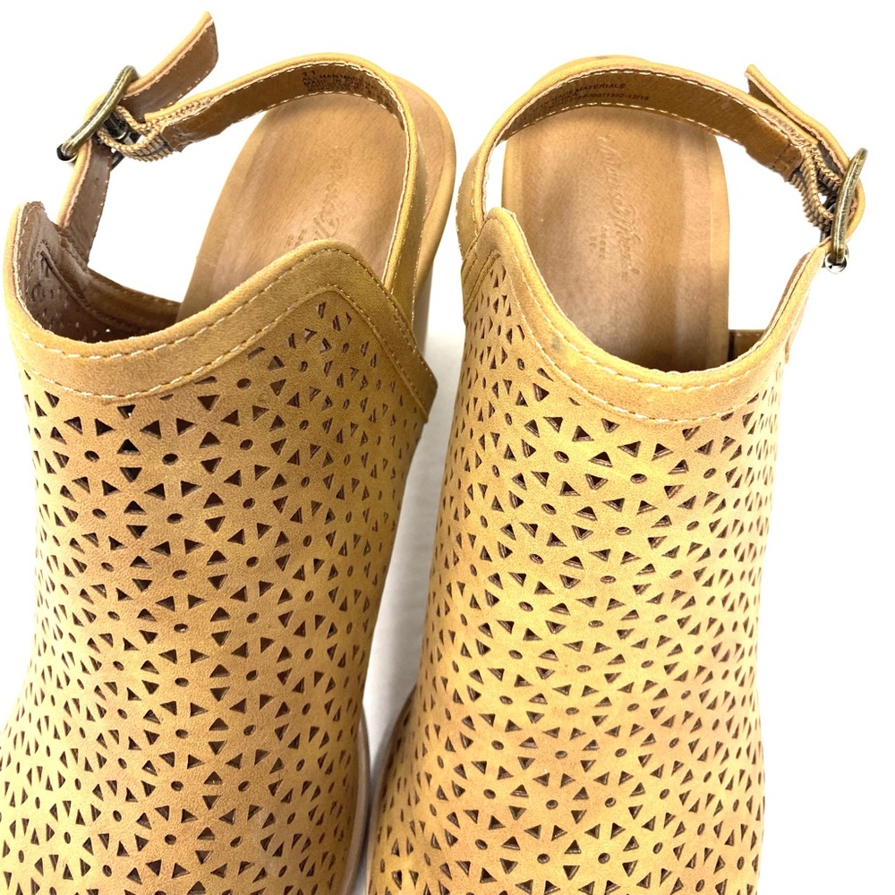 Universal Thread Sandals - image 7